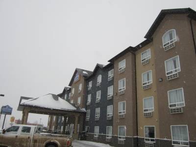 Lakeview Inn & Suites Fort Nelson - Bild 1