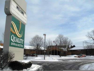 Quality Inn & Suites Valparaiso - Bild 1