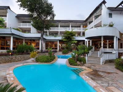 Travellers Beach Hotel & Club - Bild 1