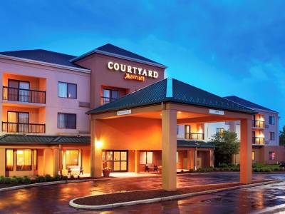 Courtyard Cleveland Airport North - Bild 1