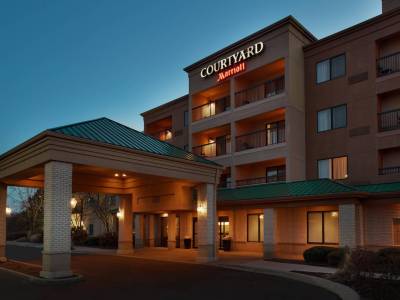 Courtyard Chicago St. Charles - Bild 1