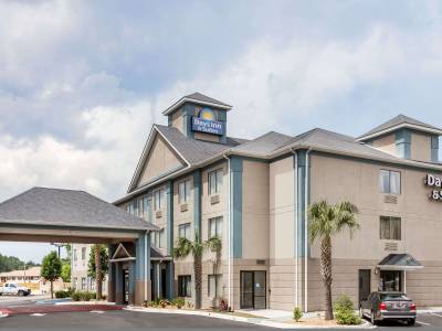 Jesup Inn & Suites - Bild 1