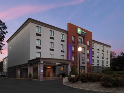 Holiday Inn Express Saugus Logan Airport - Bild 1