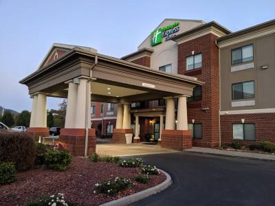 Holiday Inn Express Hotel & Suites Claypool Hill (Richlands Area) - Bild 1