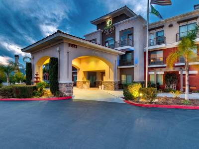 Holiday Inn Express Hotel & Suites Lake Elsinore - Bild 1