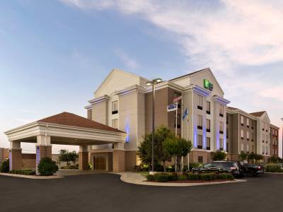 Holiday Inn Express & Suites Shawnee I-40 - Bild 1