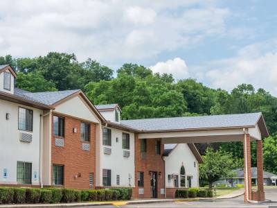 Super 8 by Wyndham Coshocton Roscoe Village - Bild 1