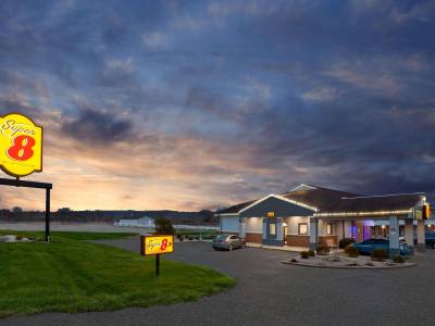 Super 8 by Wyndham Newcomerstown - Bild 1