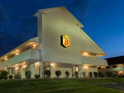 Super 8 by Wyndham Strongsville/Cleveland - Bild 1