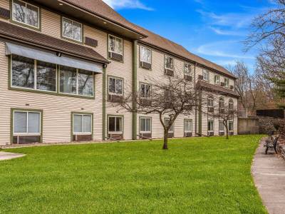 Econo Lodge Whitehall Near Michigan's Adventure - Bild 1