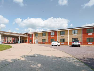 OYO Hotel Redwood Falls near Jackpot Casino - Bild 1