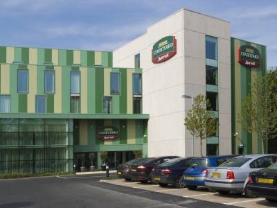 Courtyard London Gatwick Airport - Bild 1