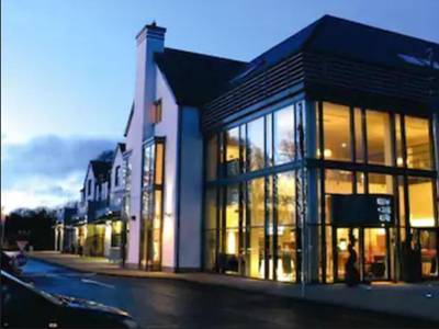 Raheen Woods Hotel - Bild 1