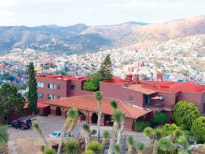 Hotel Misión Grand Casa Colorada - Bild 1