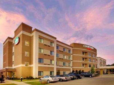 Courtyard Tyler - Bild 1