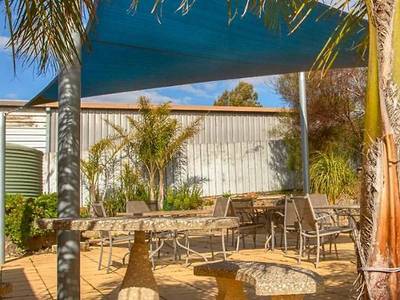 Hi-Way Eight Motor Inn - Bild 1