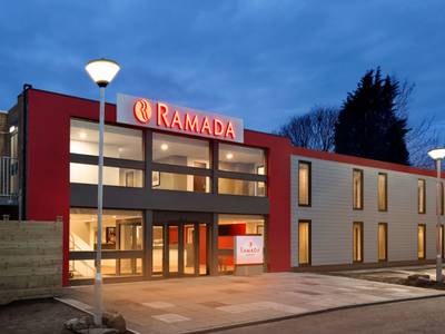 Ramada by Wyndham Chorley South - Bild 1