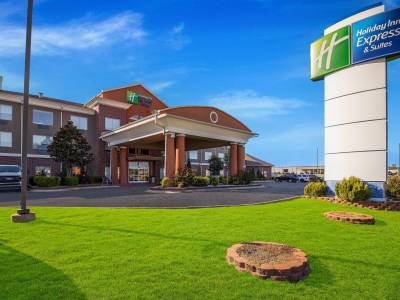 Holiday Inn Express Hotel & Suites Okmulgee - Bild 1