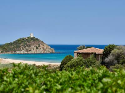 Baia di Chia Resort Sardinia, Curio Collection by Hilton - Bild 1