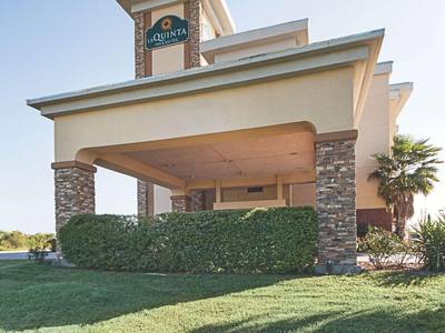La Quinta Inn & Suites by Wyndham Mathis - Bild 1