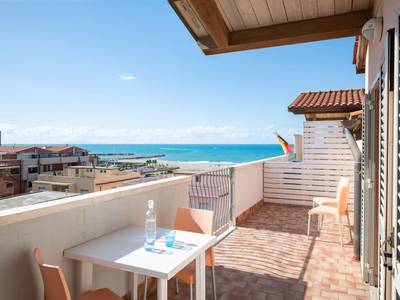 Lola Piccolo Hotel - Bild 1