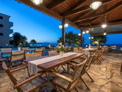 Windmill Bay Hotel - Bild 1