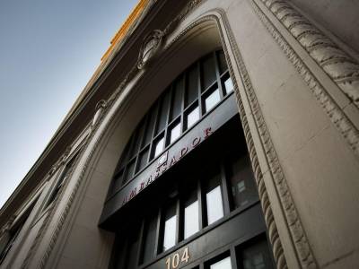 Ambassador Hotel Wichita, Autograph Collection - Bild 1