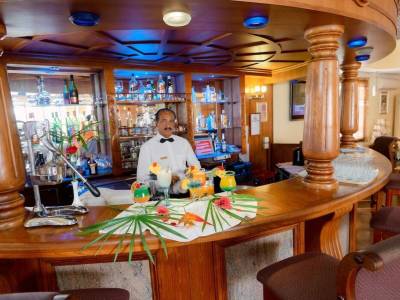 Gold Crest Hotel - Bild 1