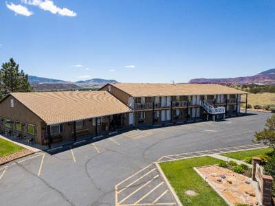 Broken Spur Inn & Steakhouse - Bild 1