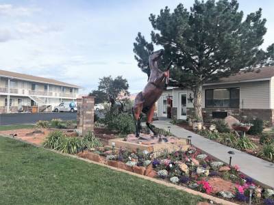 Broken Spur Inn & Steakhouse - Bild 1