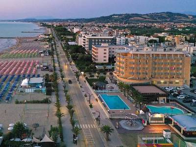 Hotel Maxim's - Bild 1