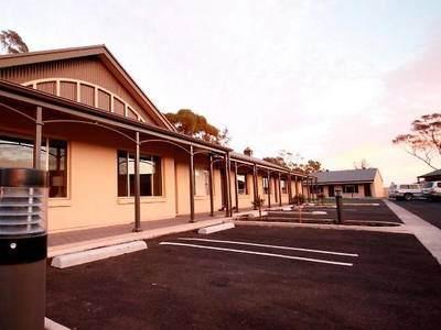 Sundowner Motel Hotel - Bild 1