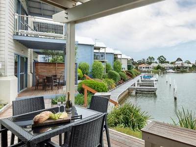 Captains Cove Waterfront Apartments - Bild 1