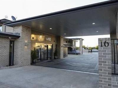 Aastro Dish Motor Inn - Bild 1