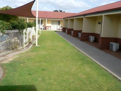 Emerald Explorers Inn - Bild 1