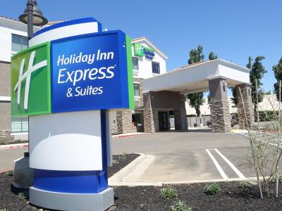 Holiday Inn Express & Suites Brentwood - Bild 1