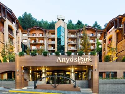 Anyos Park Hotel - Bild 1
