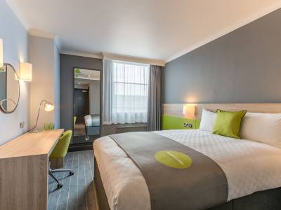 Thistle Express Luton - Bild 1