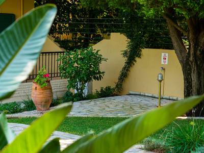 Konstantinos Hotel & Apartments - Bild 1