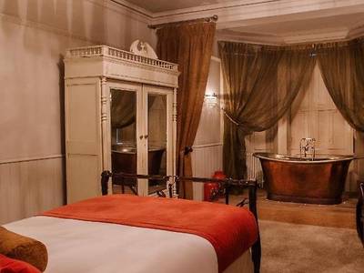 Newton Hall - Bild 1