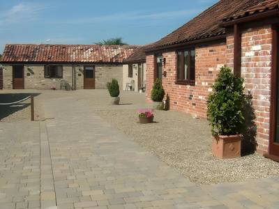 The Courtyard Laurel Farm - Bild 1