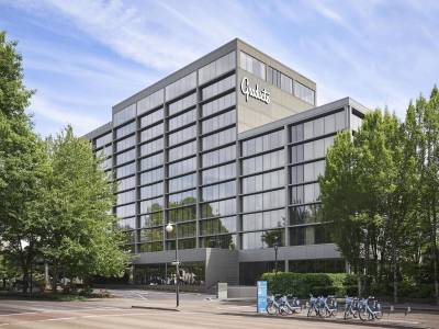 Graduate by Hilton Eugene - Bild 1