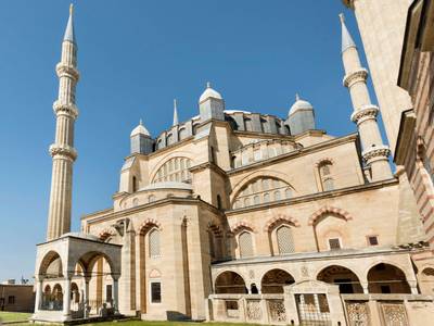 Ramada Hotel & Suites by Wyndham Edirne - Bild 1