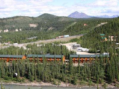 Denali Grizzly Bear Resort - Cedar Hotel/ Cabins/ Camping - Bild 1