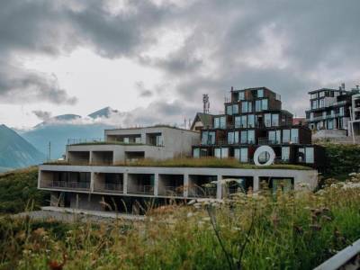 Quadrum Ski & Yoga Resort - Bild 1