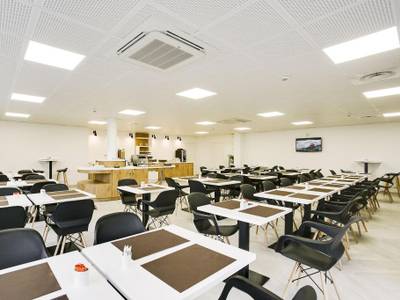 Brit Hotel Loches - Bild 1