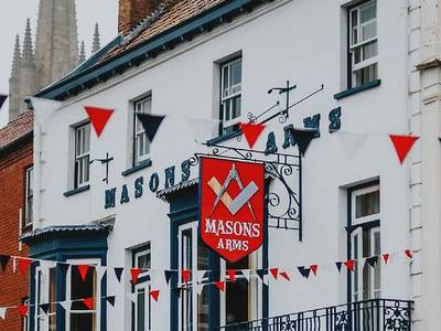 The Masons Arms Hotel - Bild 1