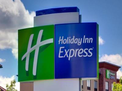 Holiday Inn Express & Suites Kelowna - East - Bild 1