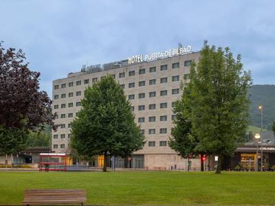 Hotel Puerta De Bilbao - Bild 1