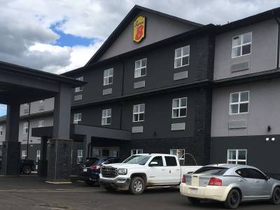 Super 8 by Wyndham Hardisty - Bild 1